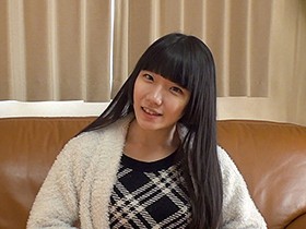 素人娘の全裸図鑑4 今時の女の子13名が恥らいながら脱衣していく様子をじっくり撮影した、変態紳士のためのヘアヌードコレクション サンプル動画サムネイル